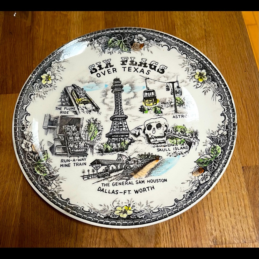 Vintage collectible souvenir plate. Six flags over Texas. 9.5 inches. Awesome!